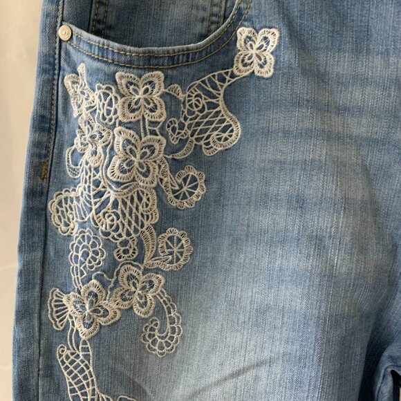 9th & Main Womens Jeans Embroidered Floral White Design, Size 16 - Picture 6 of 16